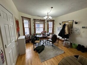 207 Boston Ave in Medford, MA - Building Photo - Building Photo