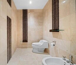 10295 Collins Ave, Unit 1605 in Bal Harbour, FL - Foto de edificio - Building Photo