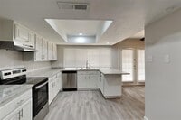 16935 Kilwinning Dr photo'