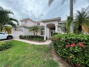 9588 Lake Serena Dr in Boca Raton, FL - Foto de edificio - Building Photo