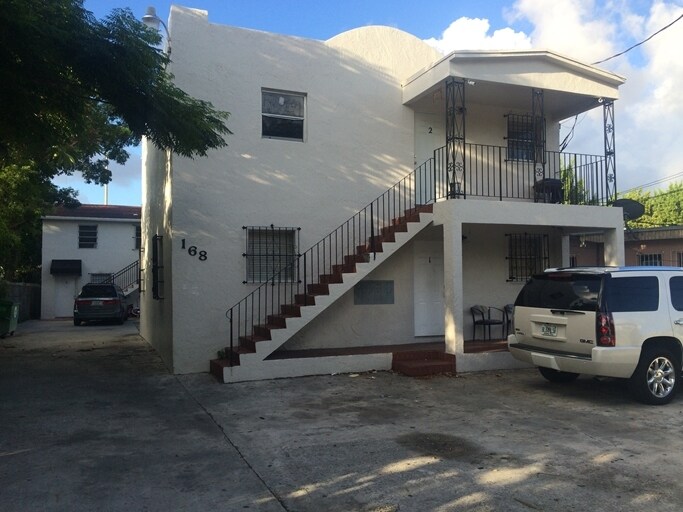 168 NW 32nd St in Miami, FL - Foto de edificio