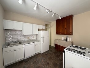 352 Shiloh St, Unit 2 in Cincinnati, OH - Foto de edificio - Building Photo