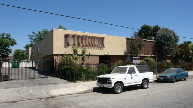 6930 Fulton Ave in North Hollywood, CA - Building Photo - Building Photo