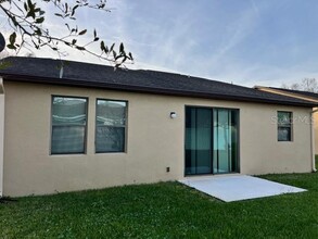 4722 Doral Pointe Dr in Kissimmee, FL - Building Photo - Building Photo