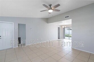 1020 Pine Ridge Cir in Brandon, FL - Building Photo - Building Photo