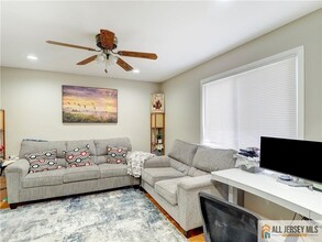 23 Regal Dr in Monmouth Junction, NJ - Building Photo - Building Photo
