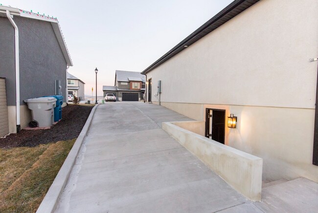 1062 N Highpass Dr in Saratoga Springs, UT - Building Photo - Building Photo