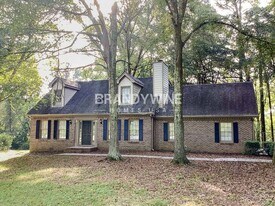 916 S Deshon Rd in Lithonia, GA - Building Photo