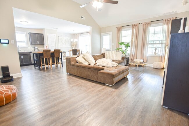 893 Lutz Ln in Clarksville, TN - Building Photo - Building Photo