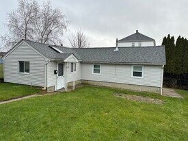 194 Denver St in Fall River, MA - Building Photo