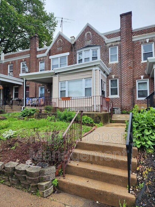 6620 Lebanon Ave in Philadelphia, PA - Building Photo