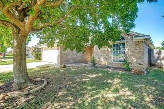 543 Thistle Meade Cir in Burleson, TX - Building Photo - Building Photo