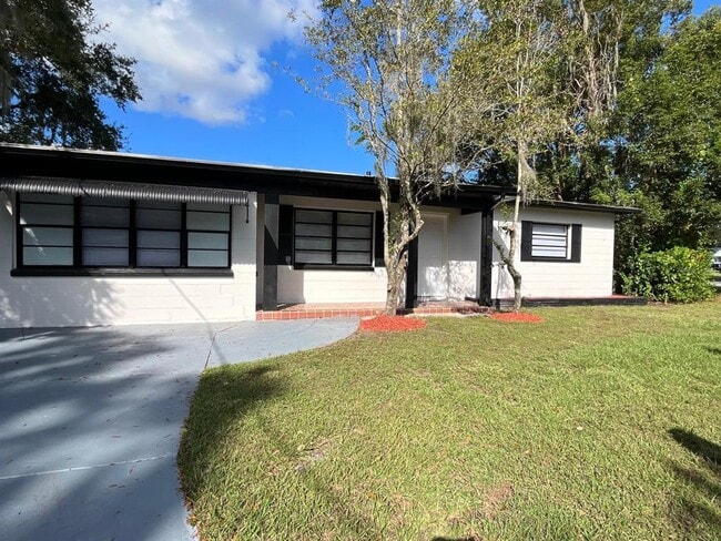 property at 415 W Oak Dr