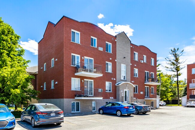 5743 Grande-Allée in Brossard, QC - Building Photo - Building Photo