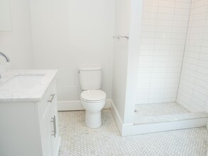 43 Carlton St, Unit 6 in Brookline, MA - Foto de edificio - Building Photo