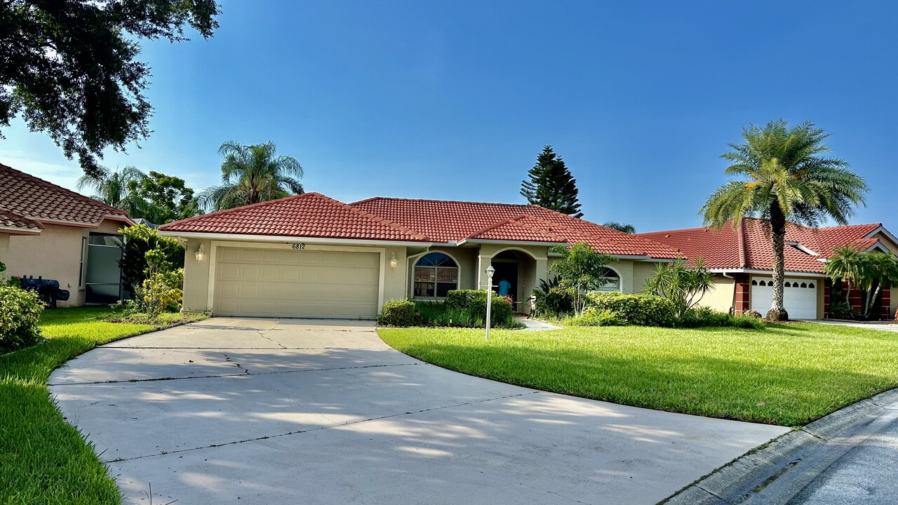 6812 Corral Cir in Sarasota, FL - Building Photo