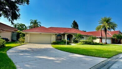 6812 Corral Cir in Sarasota, FL - Building Photo - Building Photo