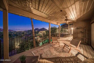 4455 E Moonlight Way in Paradise Valley, AZ - Building Photo - Building Photo