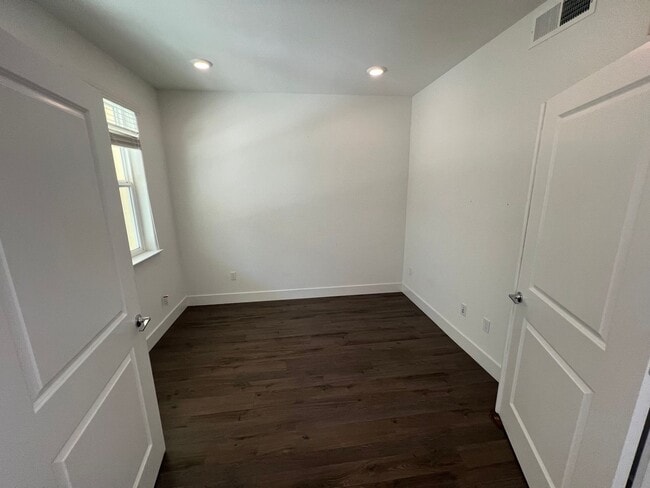 225 Orbit Wy in Mountain View, CA - Building Photo - Building Photo