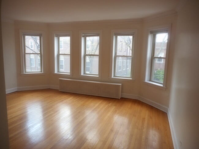 5319 W Giddings St, Unit One in Chicago, IL - Foto de edificio - Building Photo