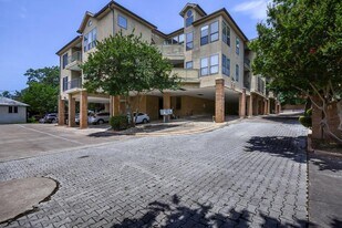 1910 Robbins Pl in Austin, TX - Building Photo