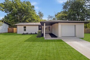 2818 Holiday Dr in Arlington, TX - Building Photo