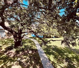 2915 Pointeview Dr in Tampa, FL - Building Photo - Building Photo