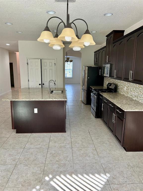 8818 Tropical Palm Dr in Tampa, FL - Building Photo - Building Photo