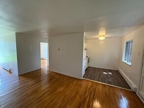 199 Babbitt Rd in Bedford Hills, NY - Foto de edificio - Building Photo