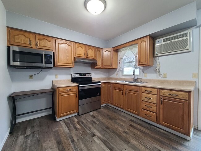 2195 W Glenlord Rd in Stevensville, MI - Building Photo - Building Photo