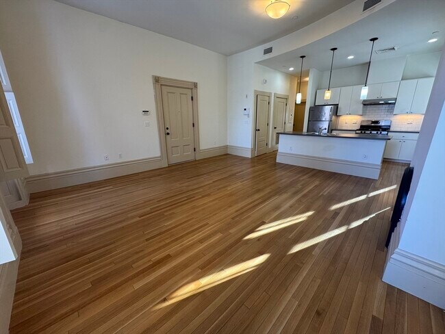 10 Linwood St in Boston, MA - Building Photo - Building Photo