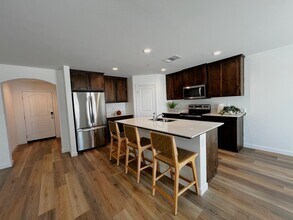 7409 Millers Pt Ln in Bakersfield, CA - Building Photo - Building Photo