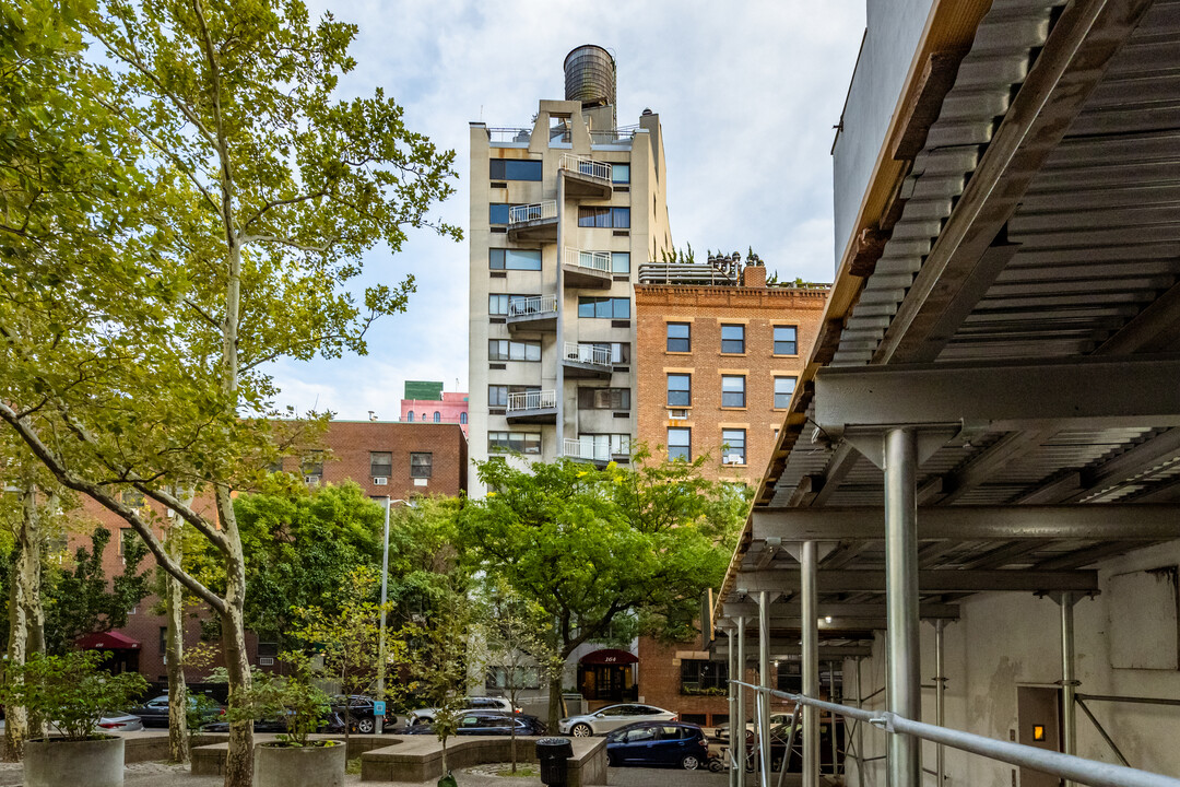 Bank Street House Apartments in New York, NY - Building Photo