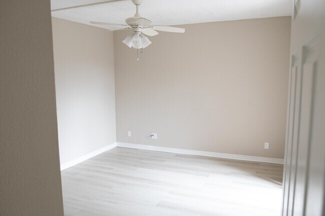 70 Lake Arbor Dr in Palm Springs, FL - Building Photo - Building Photo
