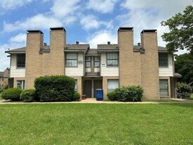 8005 Rothington Rd, Unit 653-102 in Dallas, TX - Building Photo