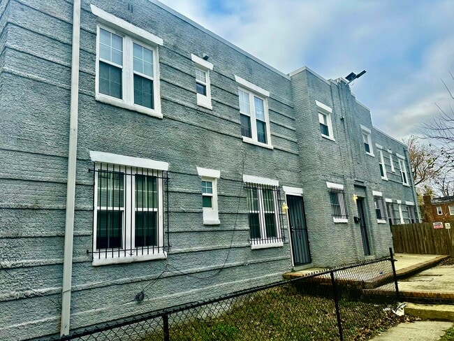 property at 4632 Hillside Rd SE