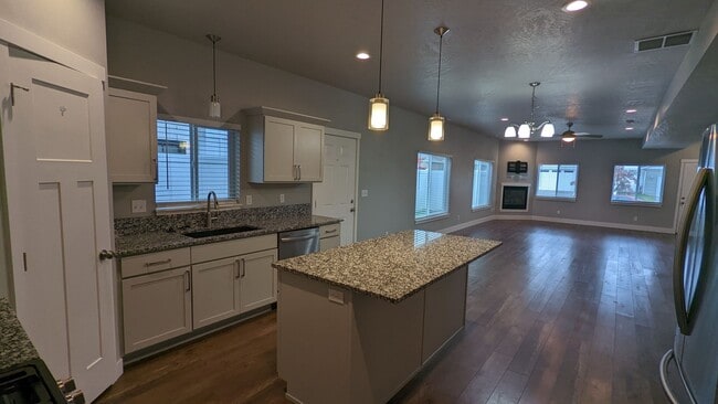 12076 W Wellington Ave in Post Falls, ID - Building Photo - Building Photo