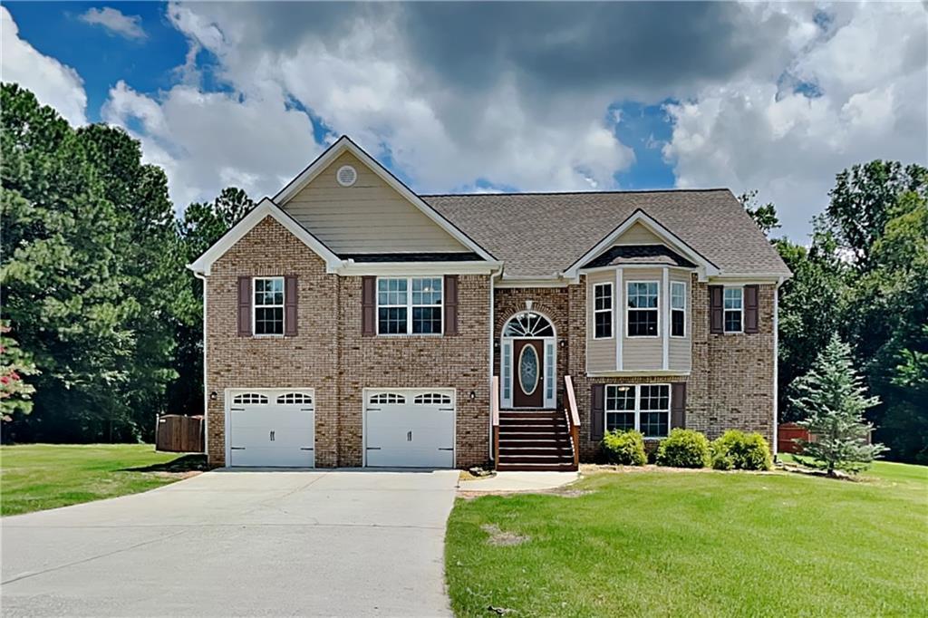 990 Golden Meadows Ln in Loganville, GA - Building Photo