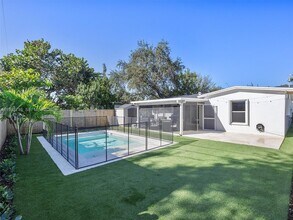 340 NW 45th St in Miami, FL - Building Photo - Building Photo