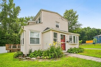 27 Gilbert Ave in Bloomfield, CT - Building Photo - Building Photo