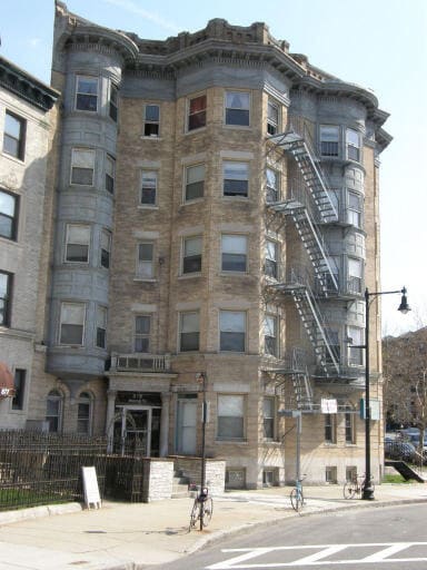 879 Beacon St in Boston, MA - Foto de edificio