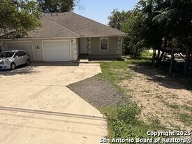 214 Loma Vista St in New Braunfels, TX - Building Photo