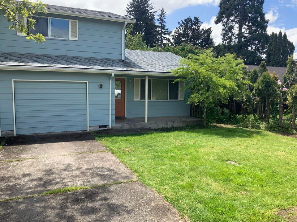 76 Horn Ln in Eugene, OR - Building Photo