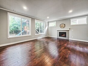 6916 125th Ave NE in Kirkland, WA - Building Photo - Building Photo