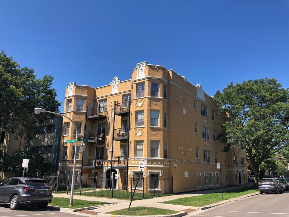 2707 W Glenlake Ave in Chicago, IL - Building Photo