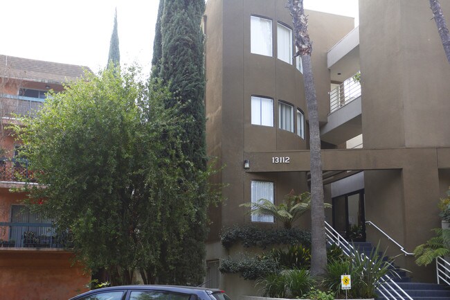 13112 Valleyheart Dr in Studio City, CA - Building Photo - Building Photo