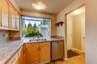 12838 SE 41st Ln in Bellevue, WA - Building Photo - Building Photo