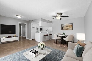 The Westbriar in Houston, TX - Building Photo