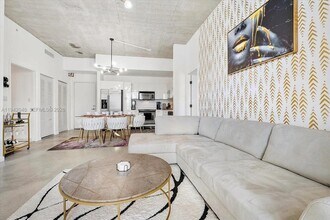 133 NE 2nd Ave in Miami, FL - Building Photo - Building Photo