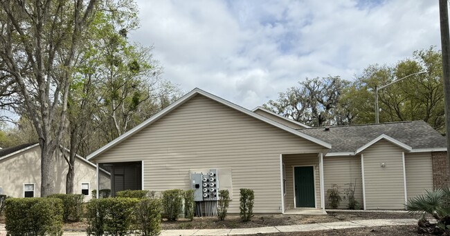 4700 SW Archer Rd in Gainesville, FL - Building Photo - Building Photo